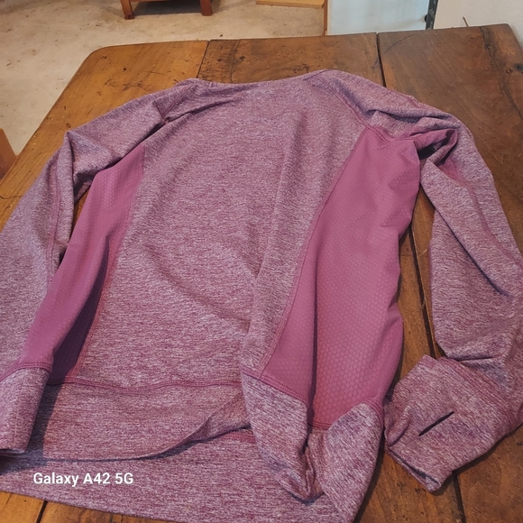 REVA workout top - Picture 2 of 10